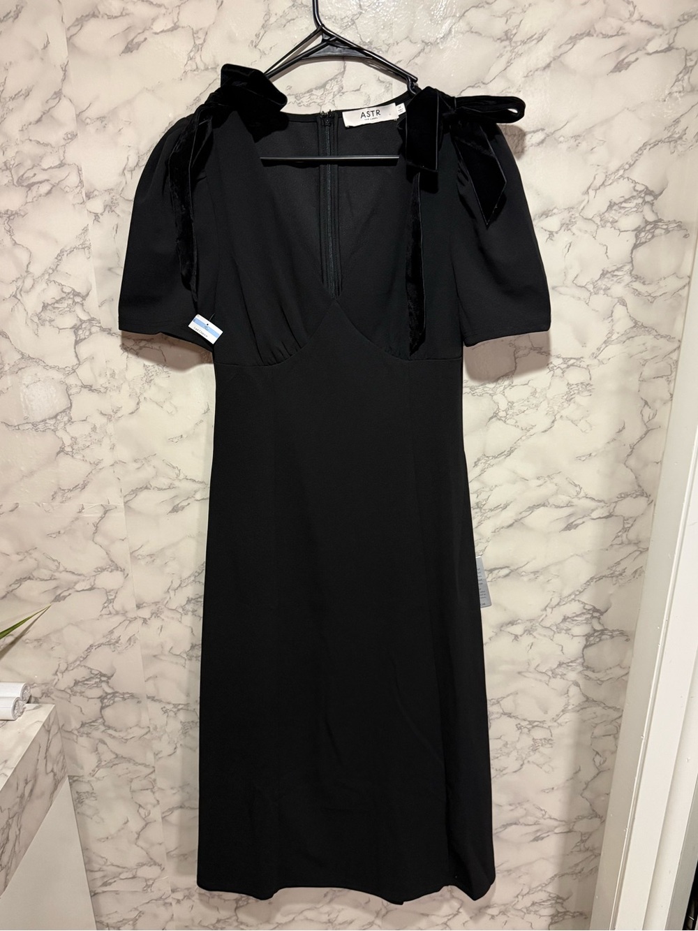 NEW Astr The Label Ciela Black V-Neck Midi Dress with Puff Sleeves M - Picture 2 of 10